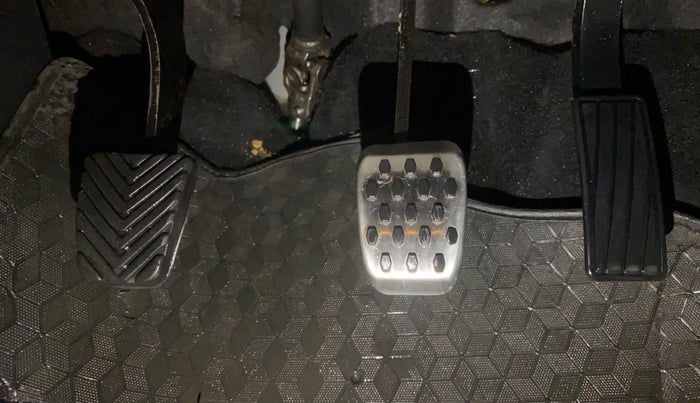 2023 Mahindra XUV300 W8 1.2 PETROL, Petrol, Manual, 59,860 km, Pedals