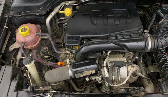 2023 Mahindra XUV300 W8 1.2 PETROL, Petrol, Manual, 59,860 km, Engine View - Right