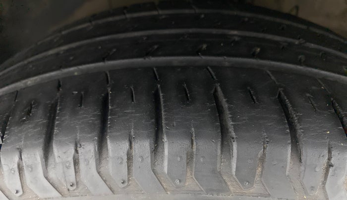2019 Hyundai Verna 1.6 SX VTVT AT (O), Petrol, Automatic, 33,423 km, Left Front Tyre Tread