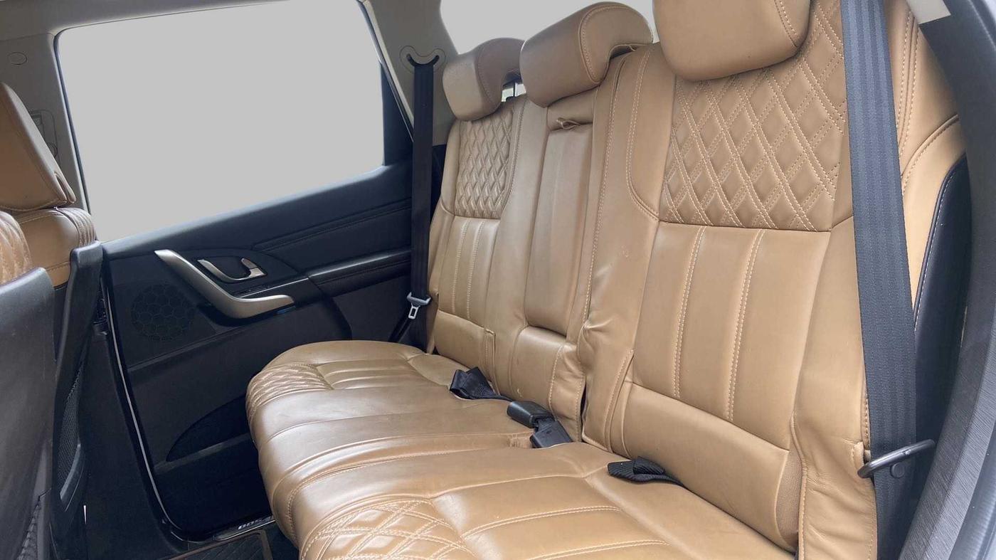 2019 Mahindra XUV500 W11 (O) AT, Diesel, Automatic, 11,105 km, Right Side Rear Door Cabin