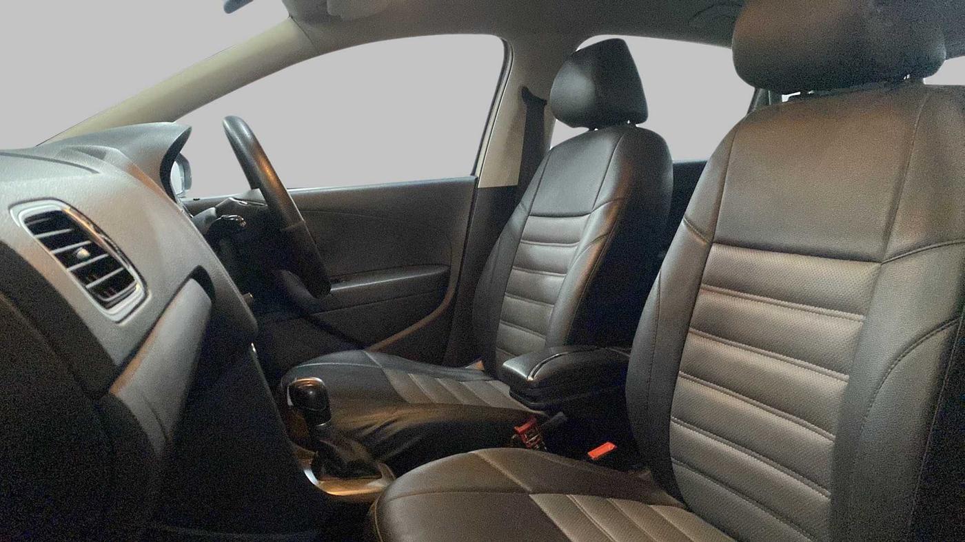 2015 Volkswagen Polo GT TSI AT, Petrol, Automatic, 69,667 km, Right Side Front Door Cabin