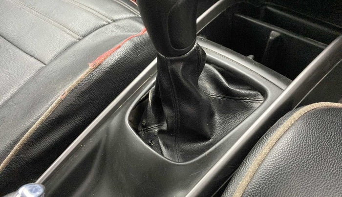 2019 Maruti Baleno DELTA PETROL 1.2, Petrol, Manual, 1,05,614 km, Gear lever - Boot Cover minor damage