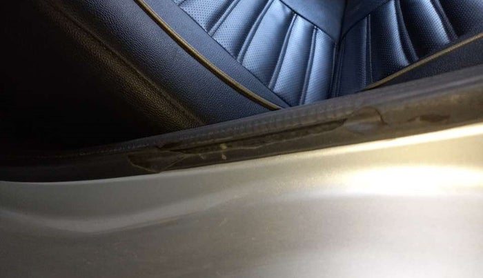2019 Renault Kwid RXT 1.0 AMT (O), Petrol, Automatic, 67,081 km, Rear left door - Beading has minor damage