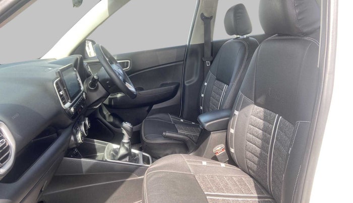 2020 Hyundai VENUE SX 1.5 CRDI, Diesel, Manual, 46,381 km, Right Side Front Door Cabin