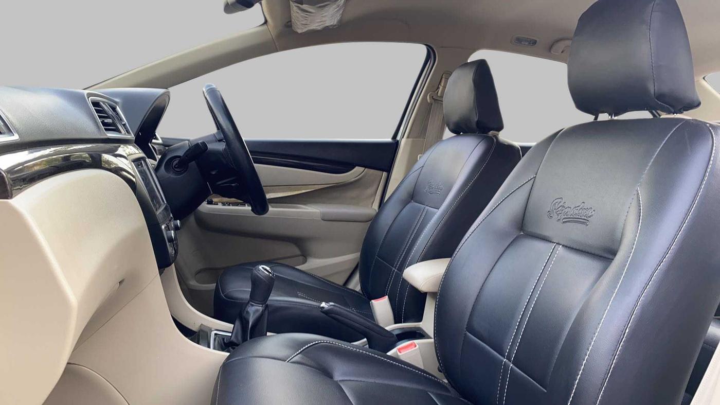 2016 Maruti Ciaz ZXI+, Petrol, Manual, 72,472 km, Right Side Front Door Cabin