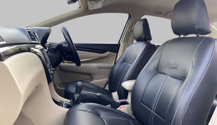 2016 Maruti Ciaz ZXI+, Petrol, Manual, 72,472 km, Right Side Front Door Cabin