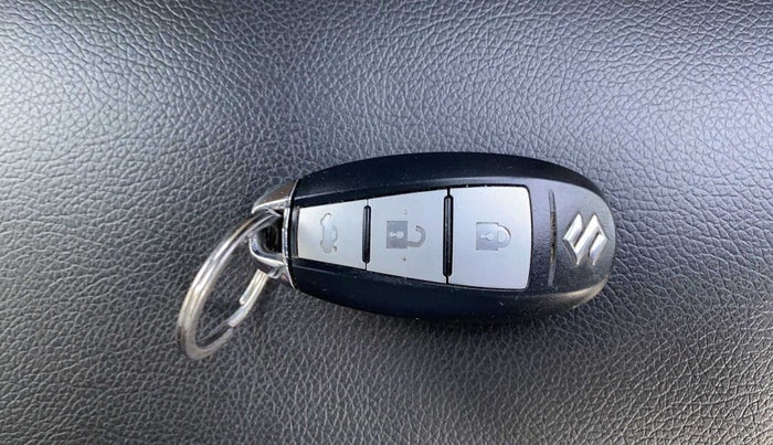 2016 Maruti Ciaz ZXI+, Petrol, Manual, 72,472 km, Lock system - Keyless sensor not working