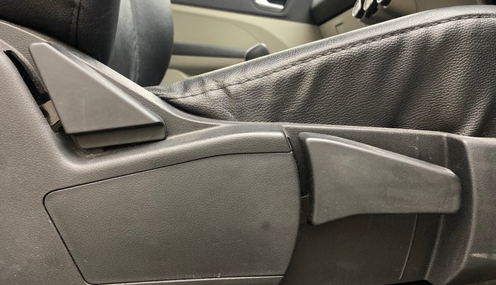 2021 Renault TRIBER RXZ AMT, Petrol, Automatic, 40,160 km, Driver Side Adjustment Panel