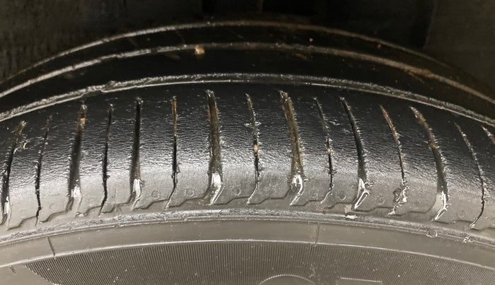 2021 Renault TRIBER RXZ AMT, Petrol, Automatic, 40,160 km, Left Rear Tyre Tread