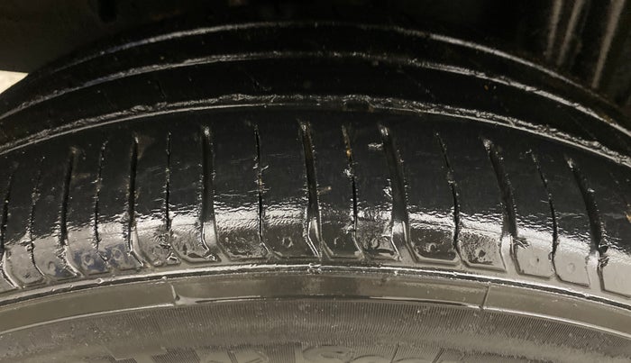 2021 Renault TRIBER RXZ AMT, Petrol, Automatic, 40,160 km, Right Rear Tyre Tread