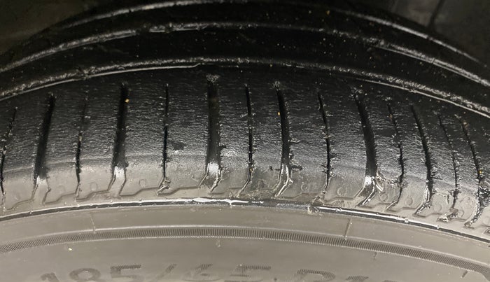 2021 Renault TRIBER RXZ AMT, Petrol, Automatic, 40,160 km, Right Front Tyre Tread