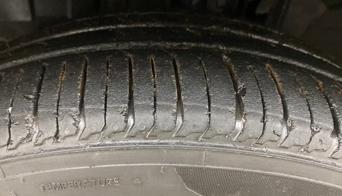 2021 Renault TRIBER RXZ AMT, Petrol, Automatic, 40,160 km, Left Front Tyre Tread