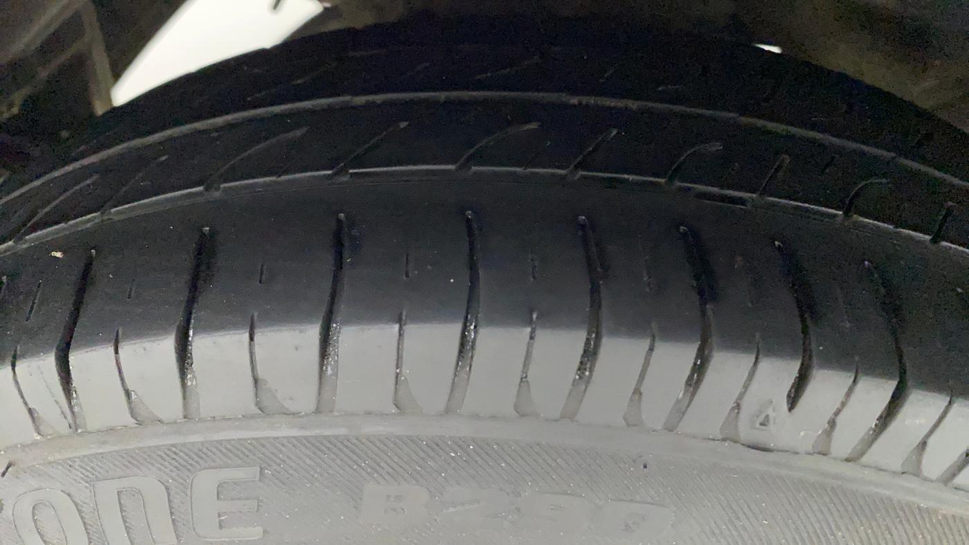 2016 Hyundai Eon ERA PLUS (O), Petrol, Manual, 52,995 km, Right Rear Tyre Tread