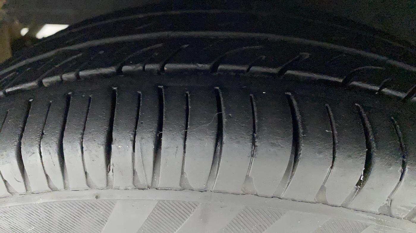 2016 Hyundai Eon ERA PLUS (O), Petrol, Manual, 52,995 km, Left Front Tyre Tread