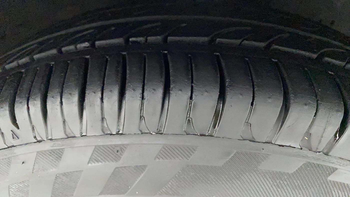 2016 Hyundai Eon ERA PLUS (O), Petrol, Manual, 52,995 km, Right Front Tyre Tread