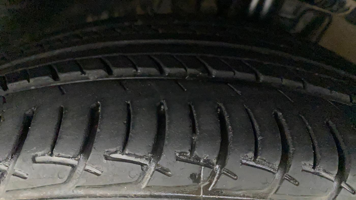 2021 Volkswagen Polo HIGHLINE PLUS 1.0L TSI AT, Petrol, Automatic, 13,390 km, Left Front Tyre Tread
