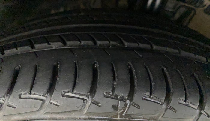 2021 Volkswagen Polo HIGHLINE PLUS 1.0L TSI AT, Petrol, Automatic, 13,390 km, Left Front Tyre Tread