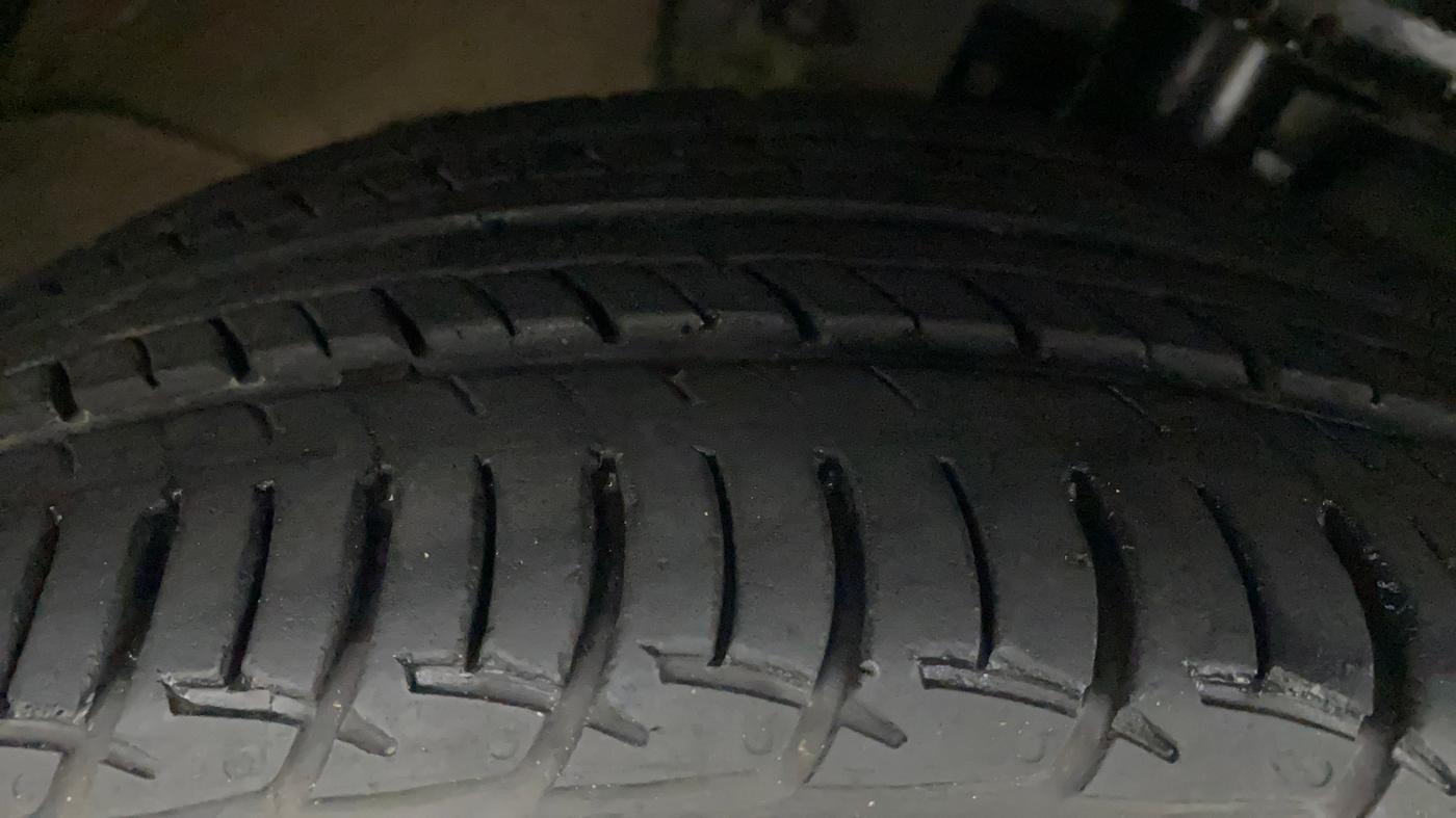2021 Volkswagen Polo HIGHLINE PLUS 1.0L TSI AT, Petrol, Automatic, 13,390 km, Right Front Tyre Tread