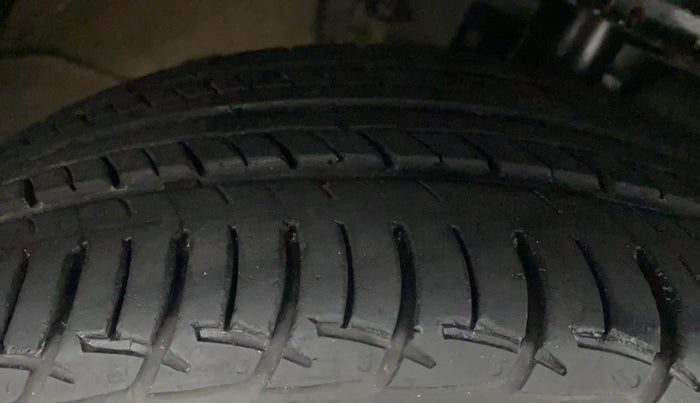 2021 Volkswagen Polo HIGHLINE PLUS 1.0L TSI AT, Petrol, Automatic, 13,390 km, Right Front Tyre Tread