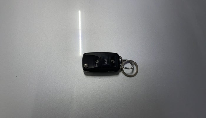 2020 Volkswagen Polo COMFORTLINE PLUS 1.0L MPI, Petrol, Manual, 64,659 km, Key Close Up