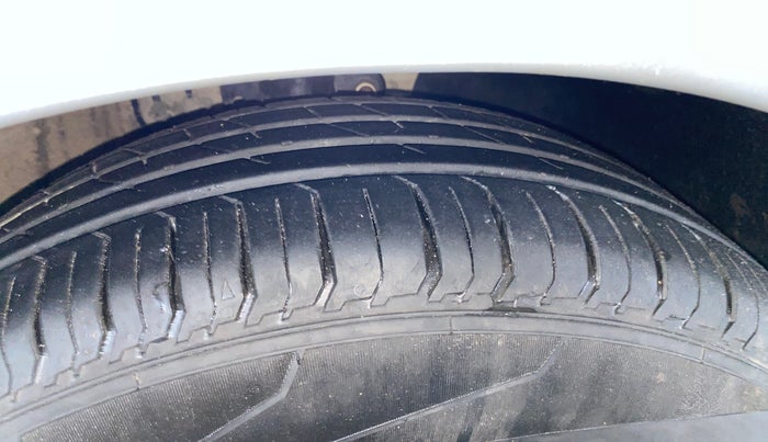 2020 Volkswagen Polo COMFORTLINE PLUS 1.0L MPI, Petrol, Manual, 64,659 km, Right Front Tyre Tread