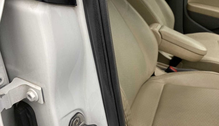 2017 Volkswagen Vento HIGHLINE PLUS 1.2 AT 16 ALLOY, Petrol, Automatic, 41,352 km, Driver-side door - Beading has minor damage