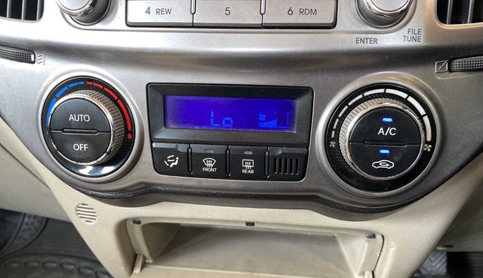 2013 Hyundai i20 SPORTZ 1.2, Petrol, Manual, 40,732 km, AC Unit - Front vent has minor damage