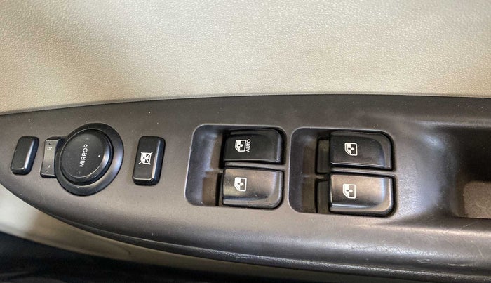2013 Hyundai i20 SPORTZ 1.2, Petrol, Manual, 40,732 km, Right front window switch / handle - Minor damage
