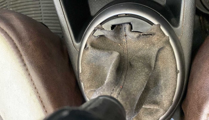 2013 Hyundai i20 SPORTZ 1.2, Petrol, Manual, 40,732 km, Gear lever - Boot cover slightly torn
