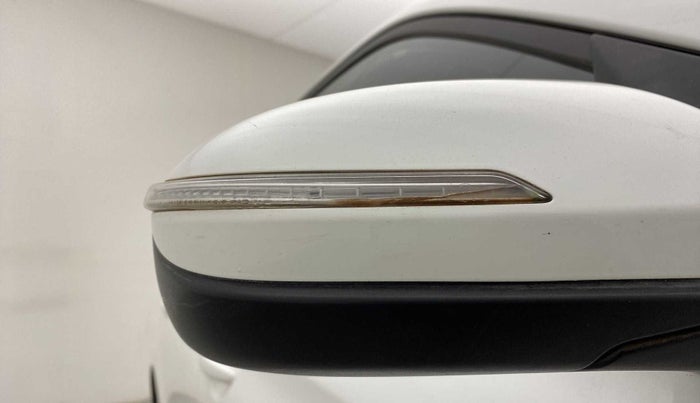 2020 Hyundai Elite i20 SPORTZ PLUS 1.2, Petrol, Manual, 40,704 km, Right rear-view mirror - Indicator light has minor damage