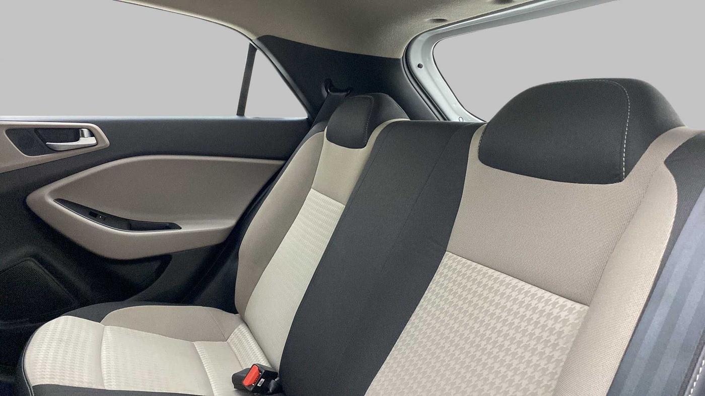 2020 Hyundai Elite i20 SPORTZ PLUS 1.2, Petrol, Manual, 40,704 km, Right Side Rear Door Cabin