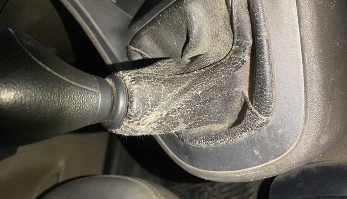 2011 Hyundai i10 MAGNA 1.2, Petrol, Manual, 45,746 km, Gear lever - Boot cover slightly torn