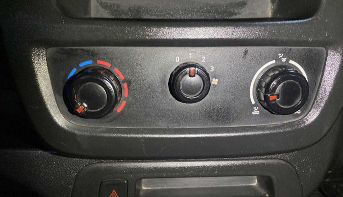 2017 Renault Kwid STD, Petrol, Manual, 36,742 km, AC Unit - Directional switch has minor damage