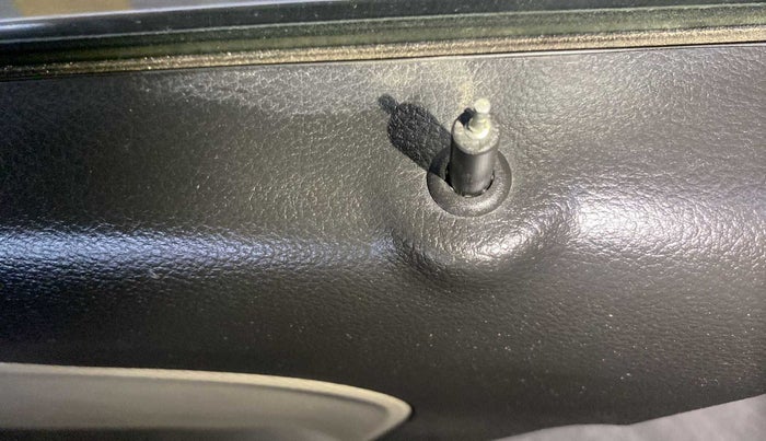 2020 Maruti Alto VXI, Petrol, Manual, 28,328 km, Lock system - Door lock knob has minor damage