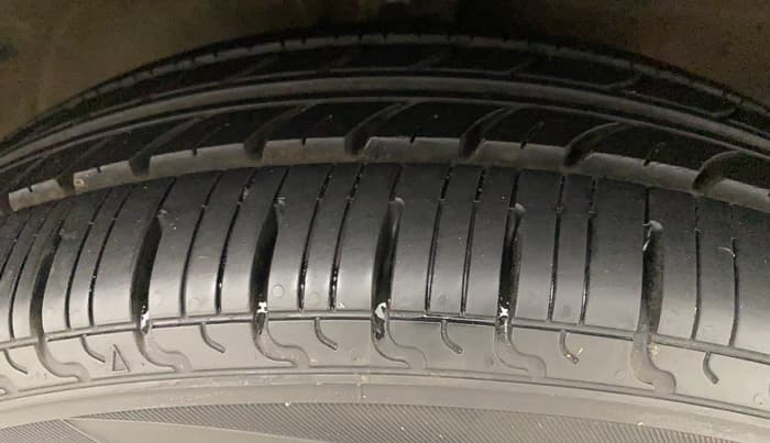 2012 Maruti Wagon R 1.0 VXI, Petrol, Manual, 99,451 km, Right Front Tyre Tread