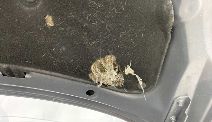 2014 Maruti Swift Dzire ZDI, Diesel, Manual, 92,341 km, Bonnet (hood) - Insulation cover has minor damage