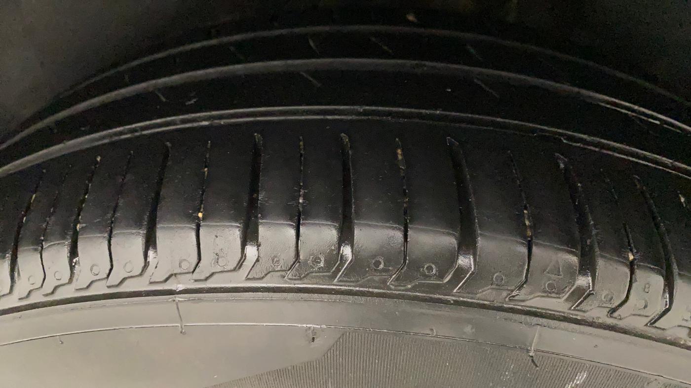 2019 Volkswagen Ameo COMFORTLINE 1.0L, Petrol, Manual, 1,19,544 km, Left Rear Tyre Tread
