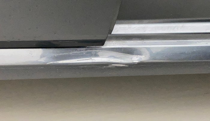2019 Volkswagen Ameo COMFORTLINE 1.0L, Petrol, Manual, 1,19,544 km, Right running board - Slightly dented