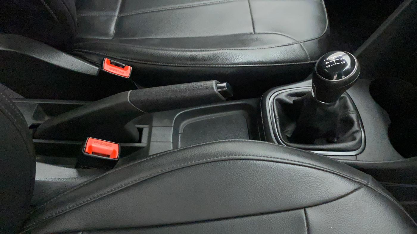 2019 Volkswagen Ameo COMFORTLINE 1.0L, Petrol, Manual, 1,19,544 km, Gear Lever