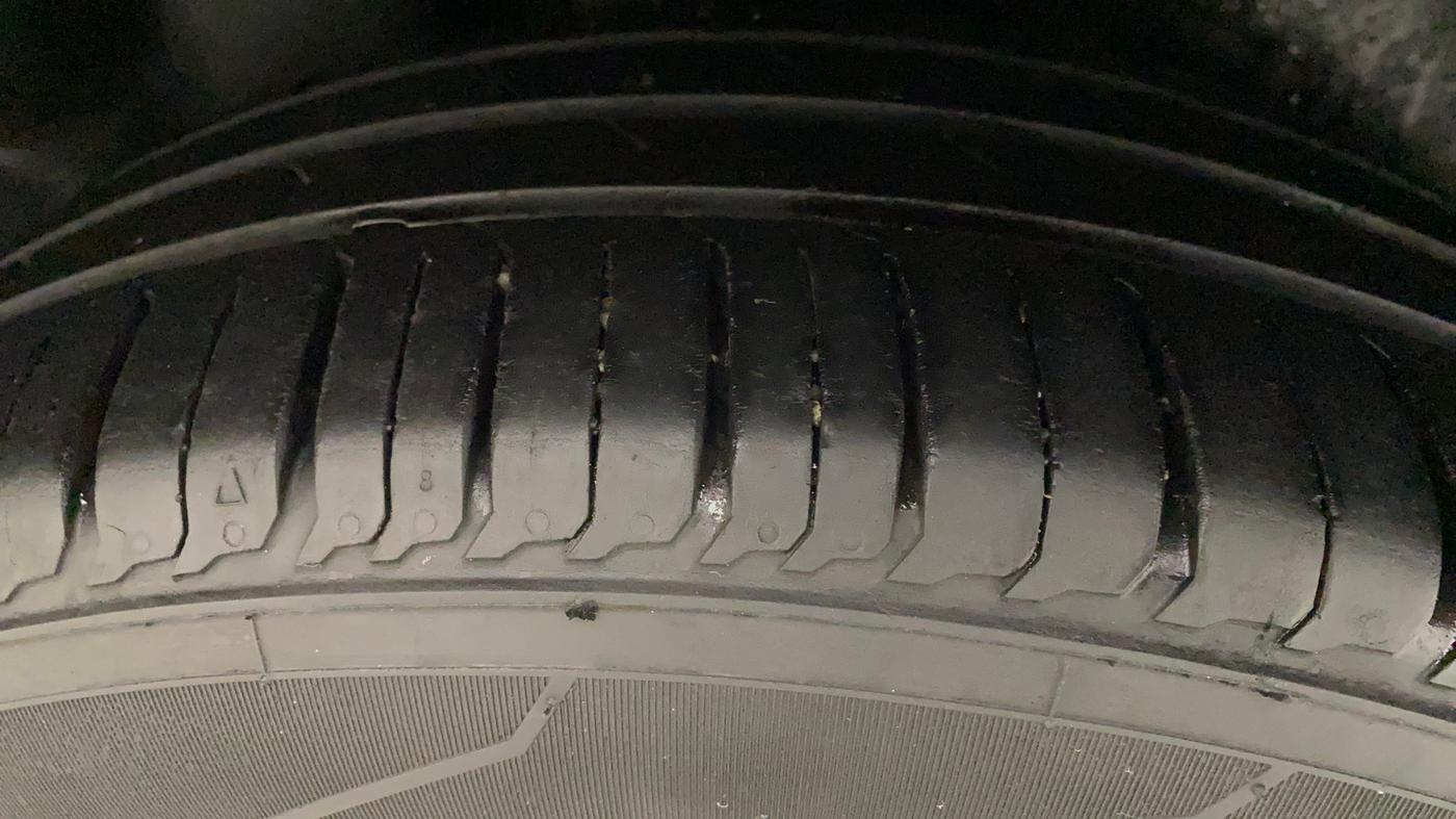 2019 Volkswagen Ameo COMFORTLINE 1.0L, Petrol, Manual, 1,19,544 km, Right Rear Tyre Tread