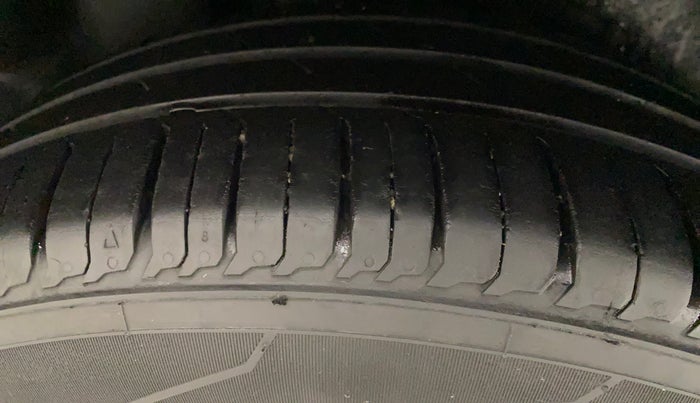 2019 Volkswagen Ameo COMFORTLINE 1.0L, Petrol, Manual, 1,19,544 km, Right Rear Tyre Tread