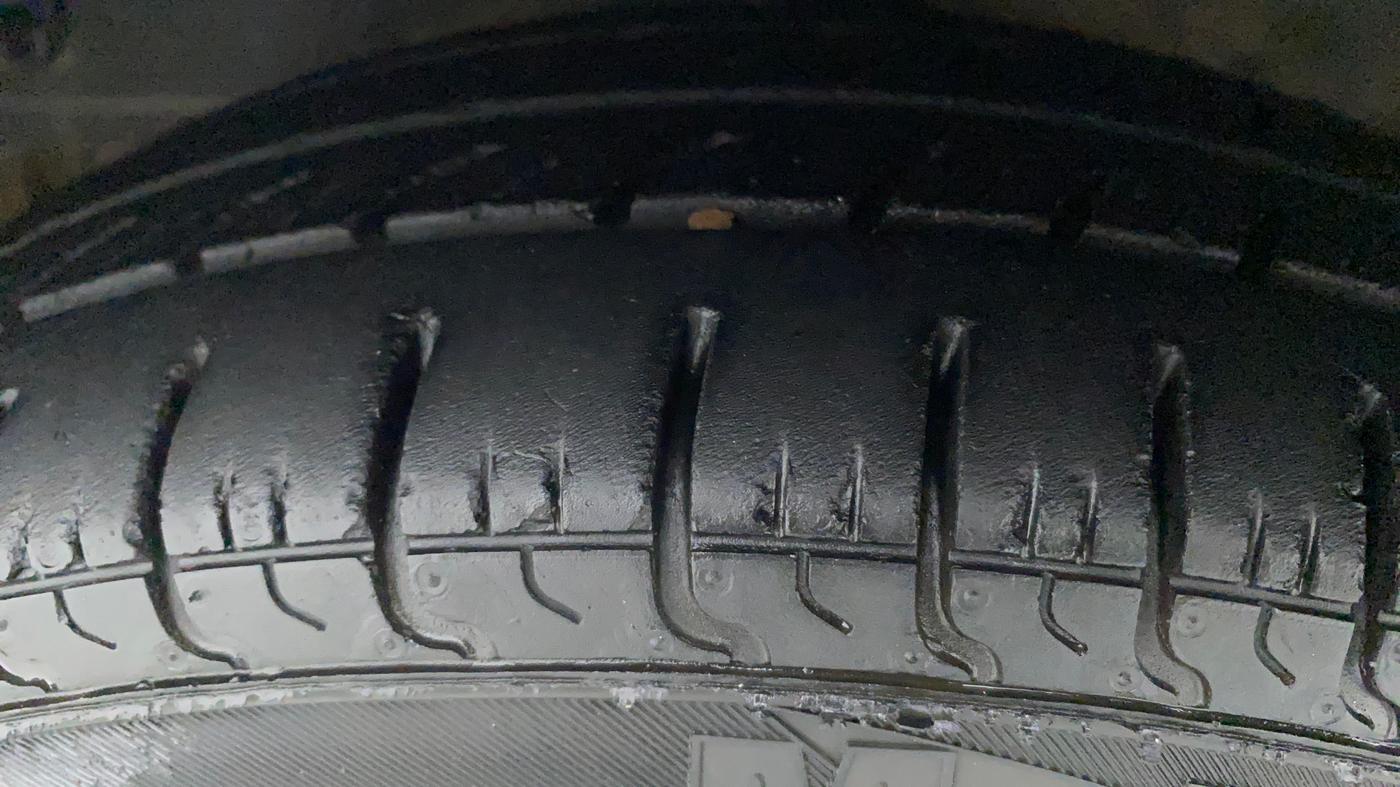 2015 Hyundai Eon ERA +, Petrol, Manual, 75,307 km, Left Front Tyre Tread