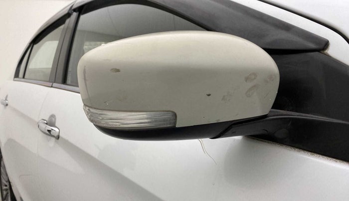 2016 Maruti Ciaz ZDI+ SHVS, Diesel, Manual, 1,10,103 km, Right rear-view mirror - Folding motor not working