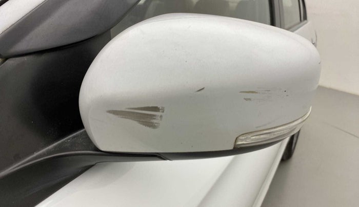 2016 Maruti Ciaz ZDI+ SHVS, Diesel, Manual, 1,10,103 km, Left rear-view mirror - Folding motor not working