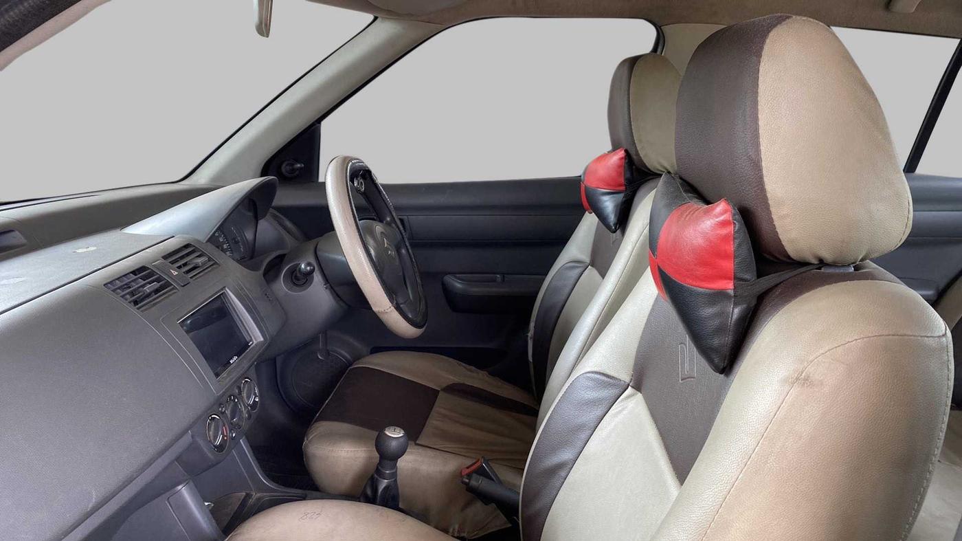 2010 Maruti Swift Dzire LXI, Petrol, Manual, 52,476 km, Right Side Front Door Cabin