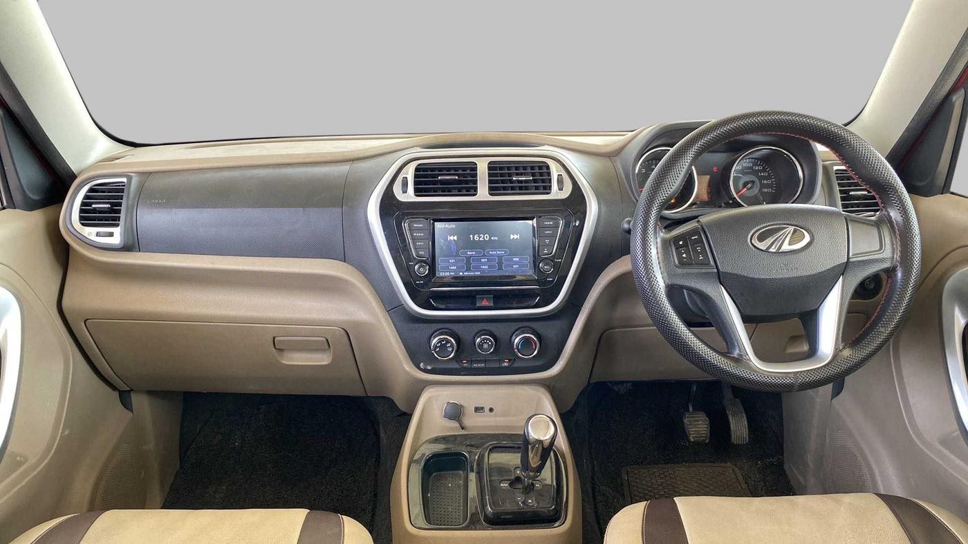 2018 Mahindra TUV300 T10 AMT DUAL TONE, Diesel, Automatic, 36,242 km, Dashboard
