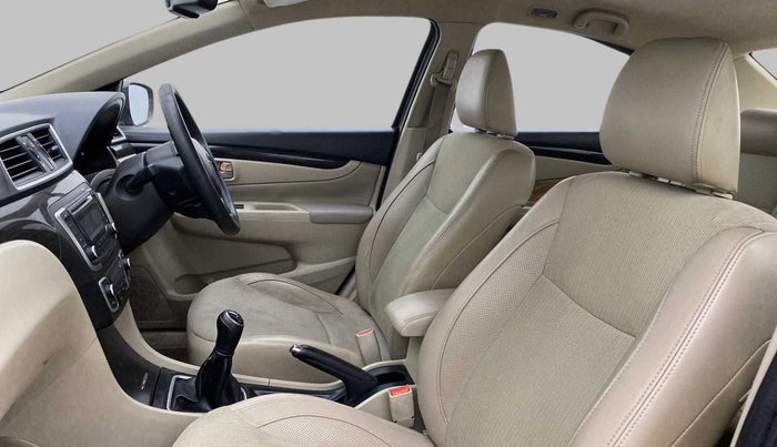 2016 Maruti Ciaz ZDI SHVS, Diesel, Manual, 1,16,737 km, Right Side Front Door Cabin
