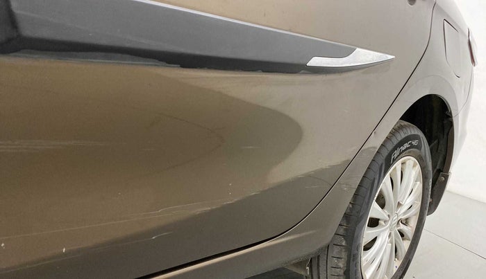 2016 Maruti Ciaz ZDI SHVS, Diesel, Manual, 1,16,737 km, Rear left door - Minor scratches