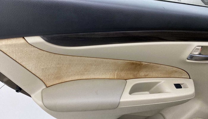 2016 Maruti Ciaz ZDI SHVS, Diesel, Manual, 1,16,737 km, Rear left door - Trim has minor damage