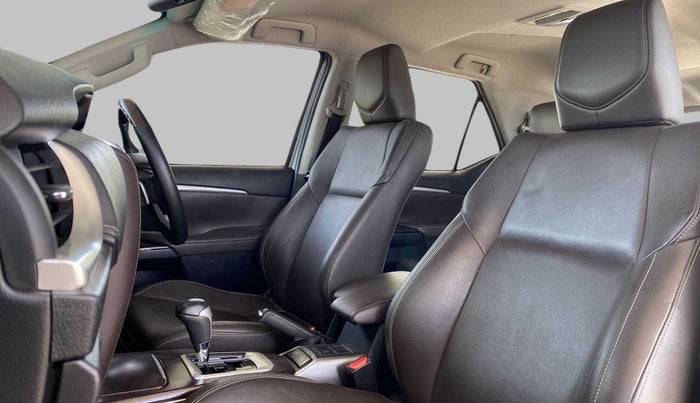 2018 Toyota Fortuner 2.8 4X2 AT, Diesel, Automatic, 29,486 km, Right Side Front Door Cabin